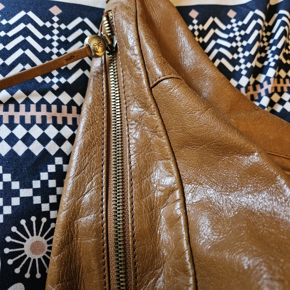 Hobo Brown Leather Shoulder Bag - Picture 6 of 14
